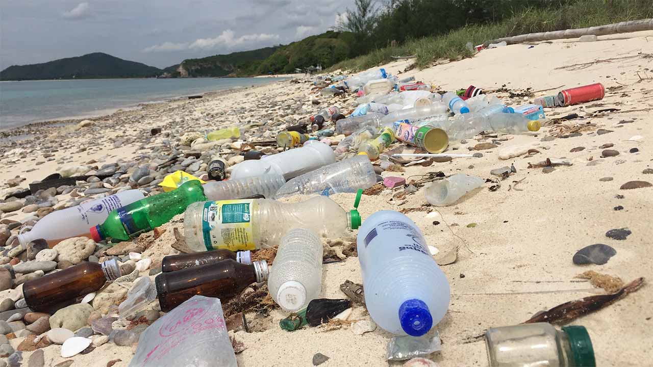 Plastic beach litter