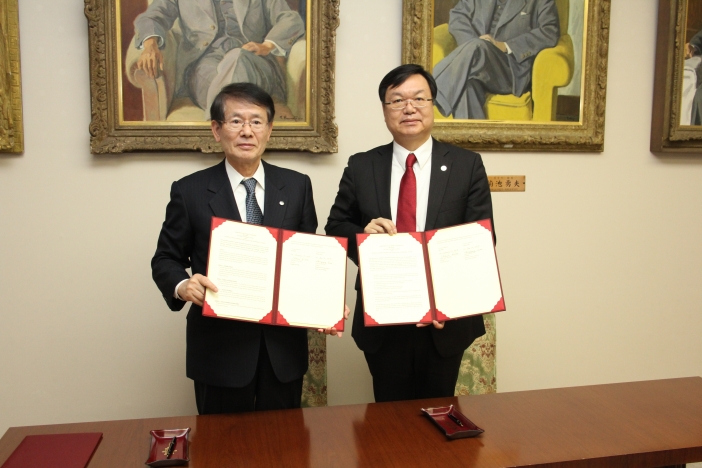 Signing Ceremony for the Universitywide Agreement between