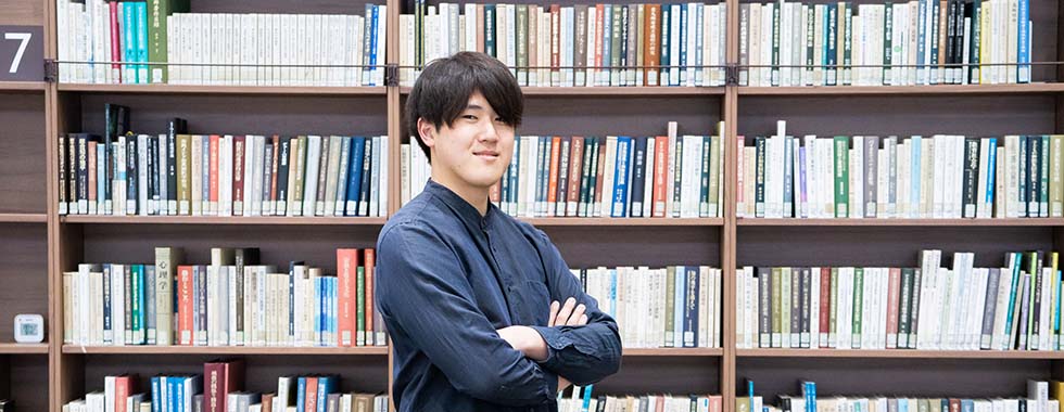 九州大学校内にて、 岩元 陽(いわもと よう)さん